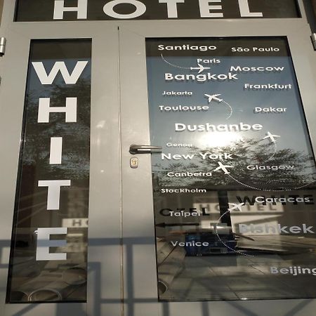 White Hotel & Hostel بيشكيك المظهر الخارجي الصورة