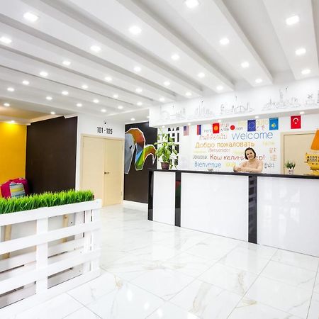 White Hotel & Hostel بيشكيك المظهر الخارجي الصورة