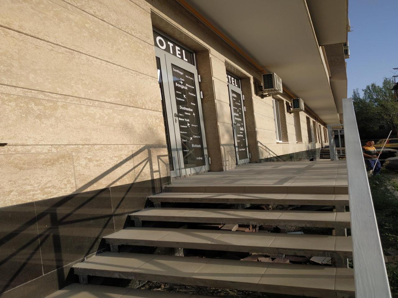 White Hotel & Hostel بيشكيك المظهر الخارجي الصورة