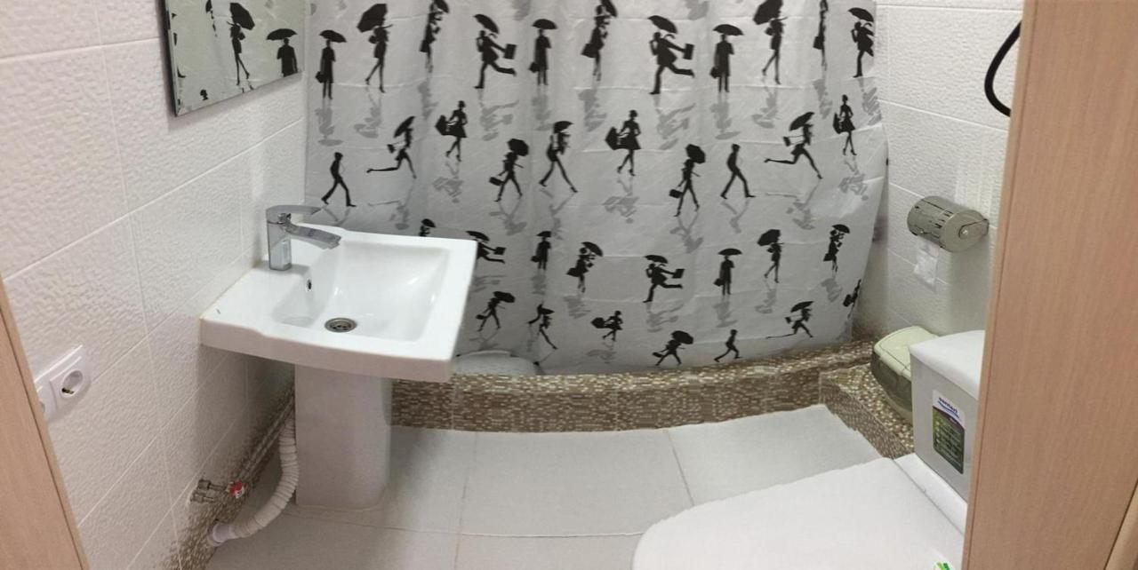 White Hotel & Hostel بيشكيك المظهر الخارجي الصورة