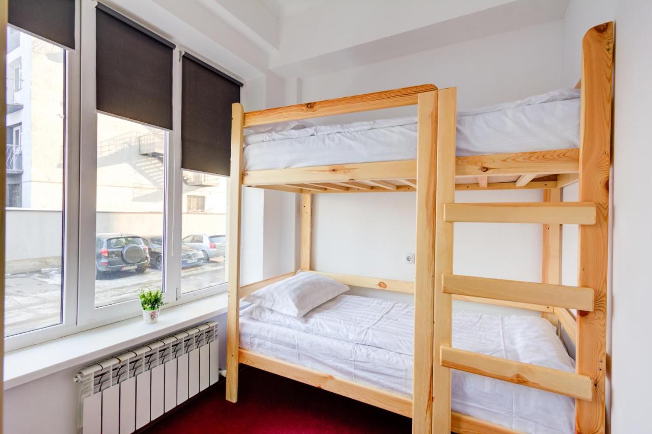 White Hotel & Hostel بيشكيك المظهر الخارجي الصورة