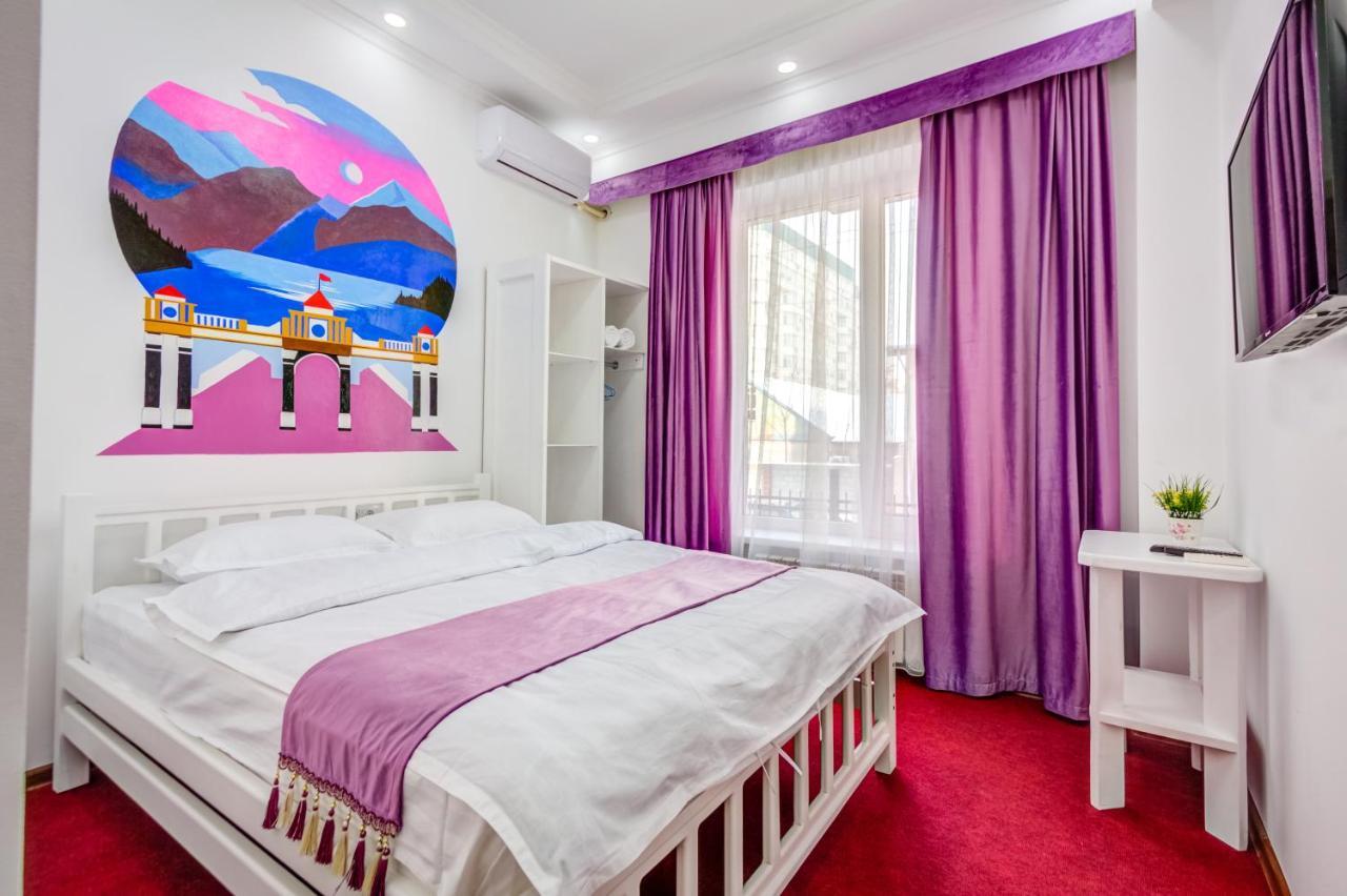 White Hotel & Hostel بيشكيك المظهر الخارجي الصورة