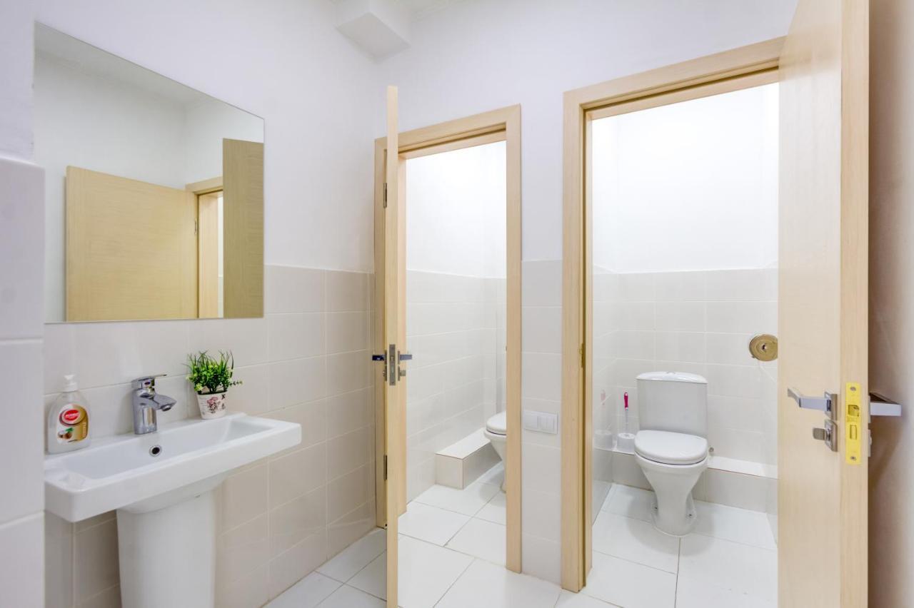 White Hotel & Hostel بيشكيك المظهر الخارجي الصورة