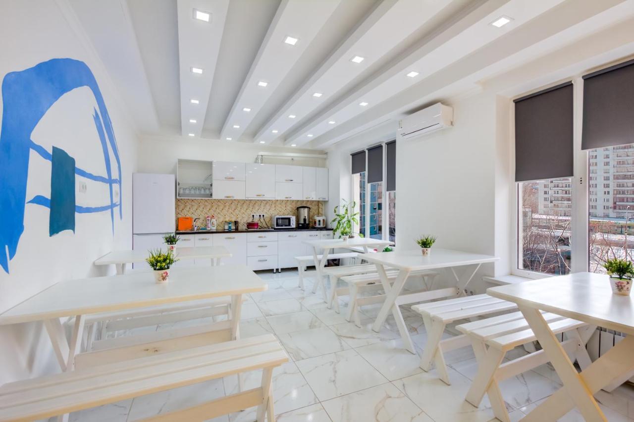 بيشكيك White Hotel & Hostel المظهر الخارجي الصورة