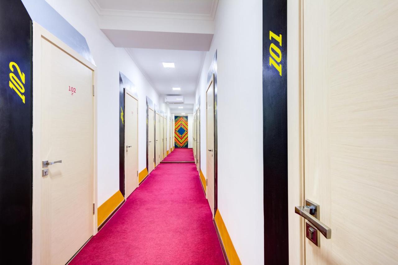 White Hotel & Hostel بيشكيك المظهر الخارجي الصورة